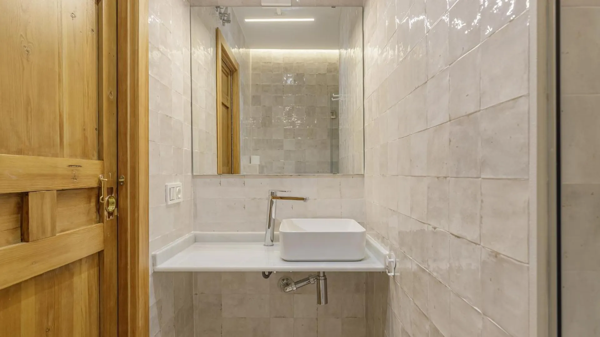 Plaza Victoria Apartment By Caleta Homes マラガ 0*,