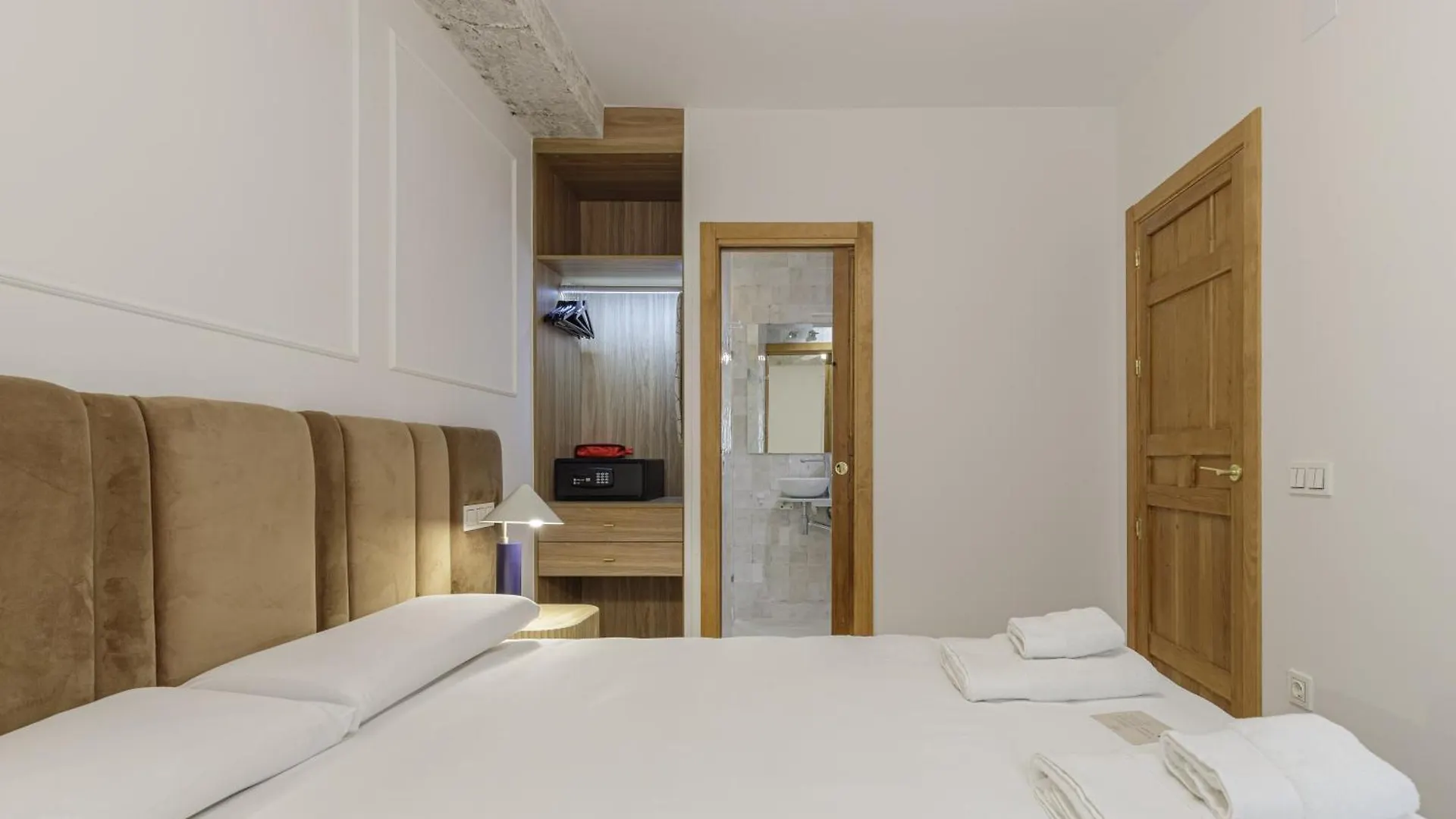 Plaza Victoria Apartment By Caleta Homes マラガ スペイン