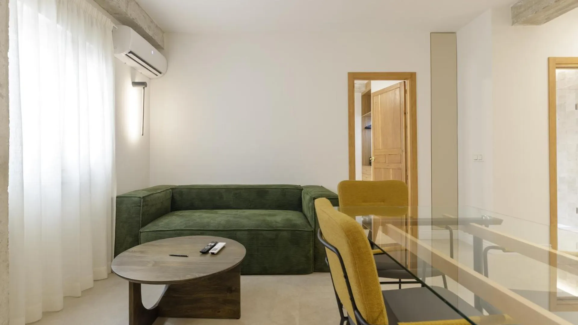 Plaza Victoria Apartment By Caleta Homesの連絡先